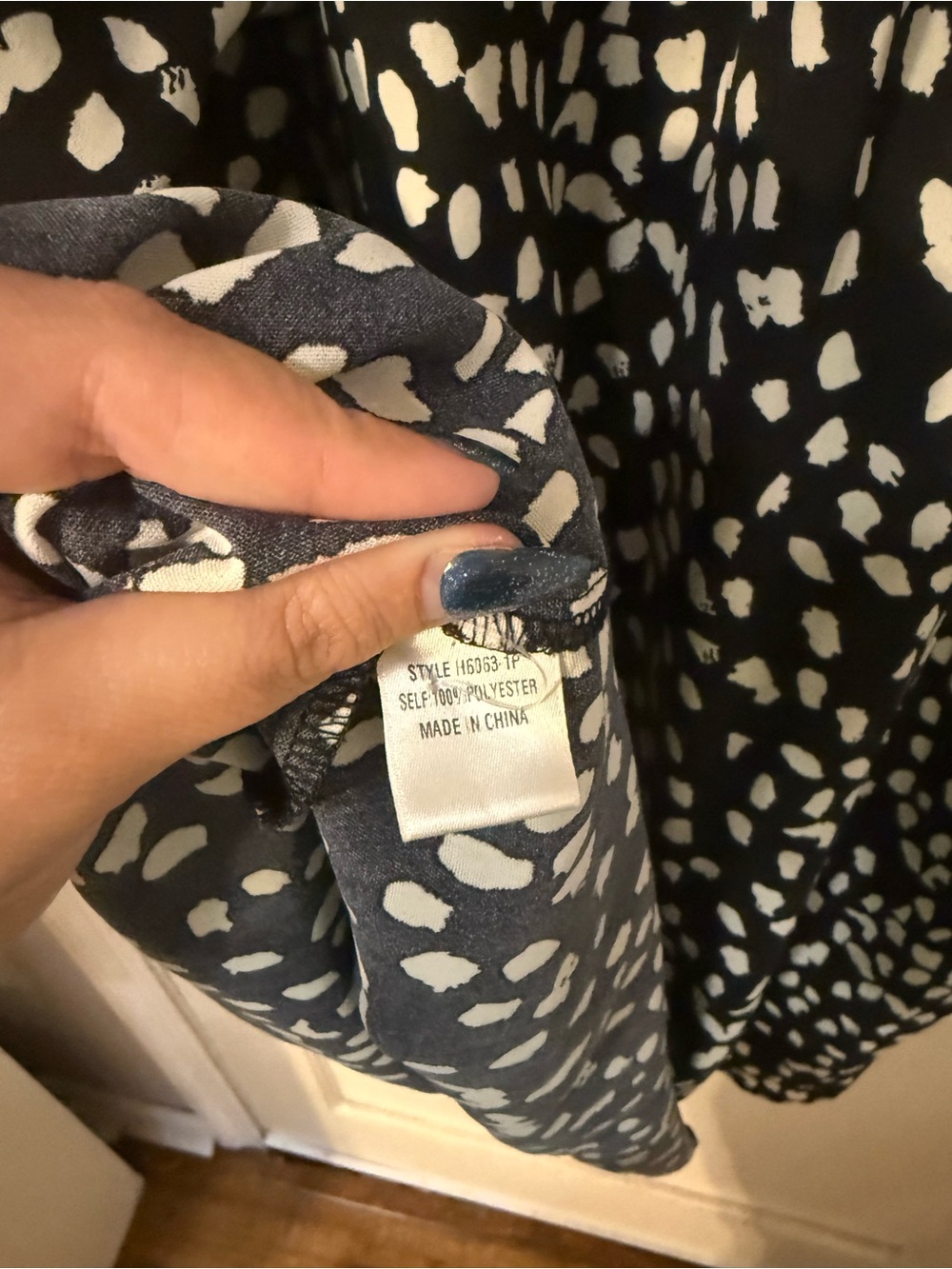 Black & White Dot Print V-Neck Women's Blouse - Picture 5 of 5